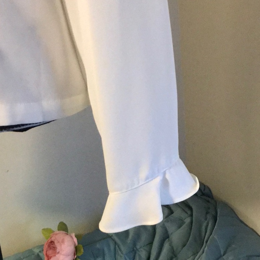 NEW Pendleton Ivory Ruffle Front Blouse - Picture 6 of 8
